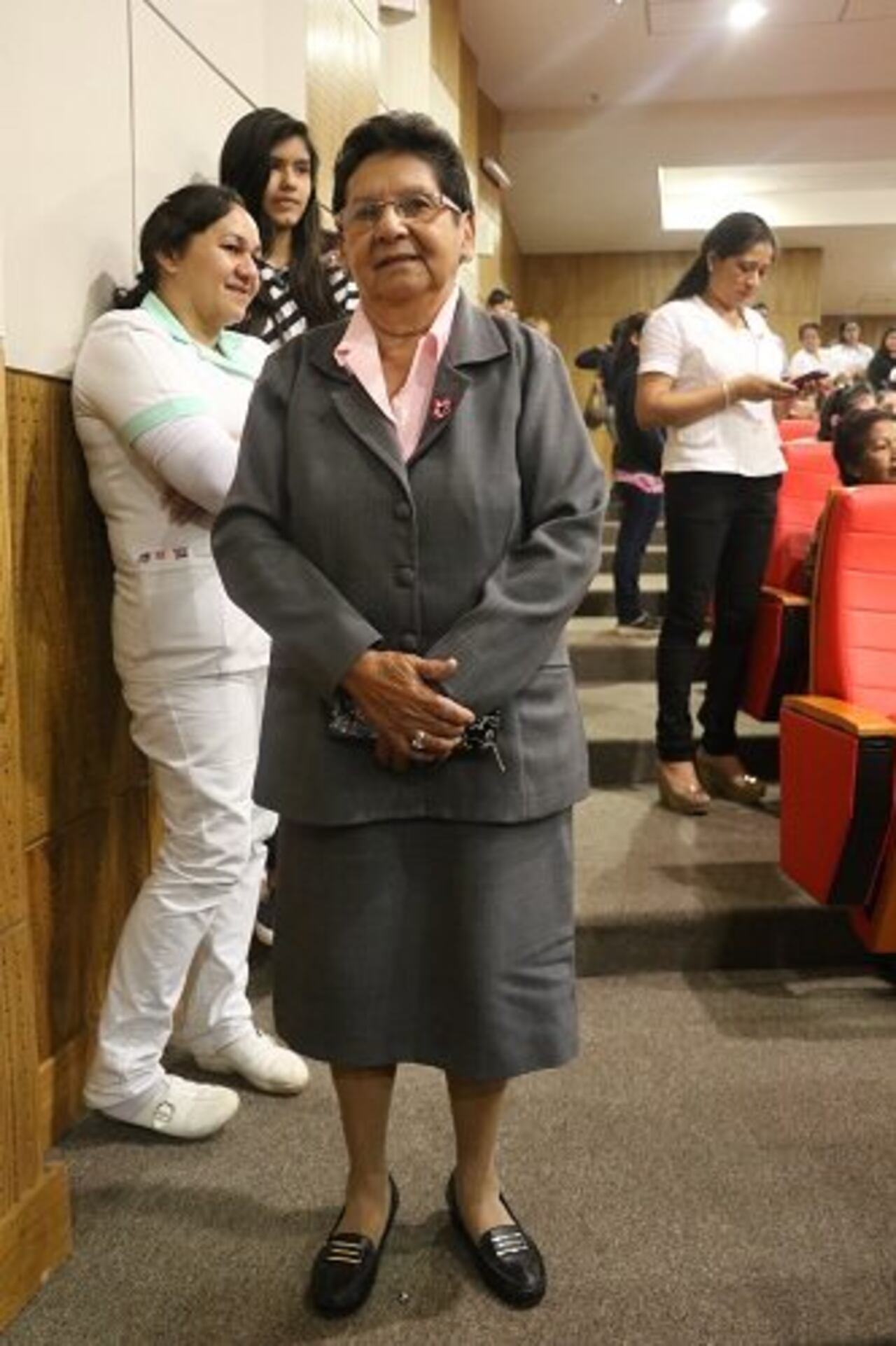 Doña Teodosia, quien es madre de tres hijos y aseguró que gracias a la ayuda de su mamá pudo criarlos.
