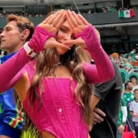 ¿Qué significa el gesto que realizó la cantante Belinda?