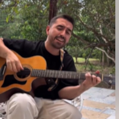 “Le pido a los ladrones que me devuelvan mi guitarra, yo sé lo que vale”