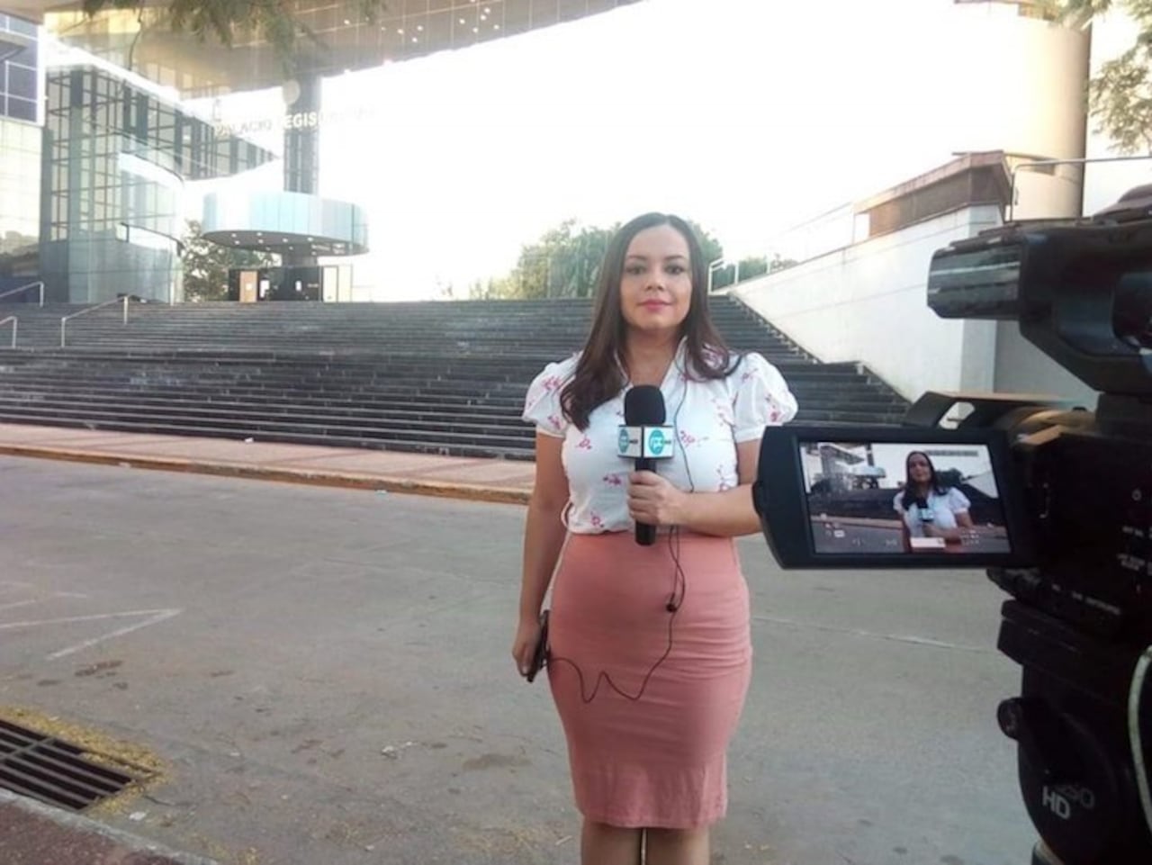 La periodista contó que le criticaron y le dijeron que no podía usar polleras por estar gordita.