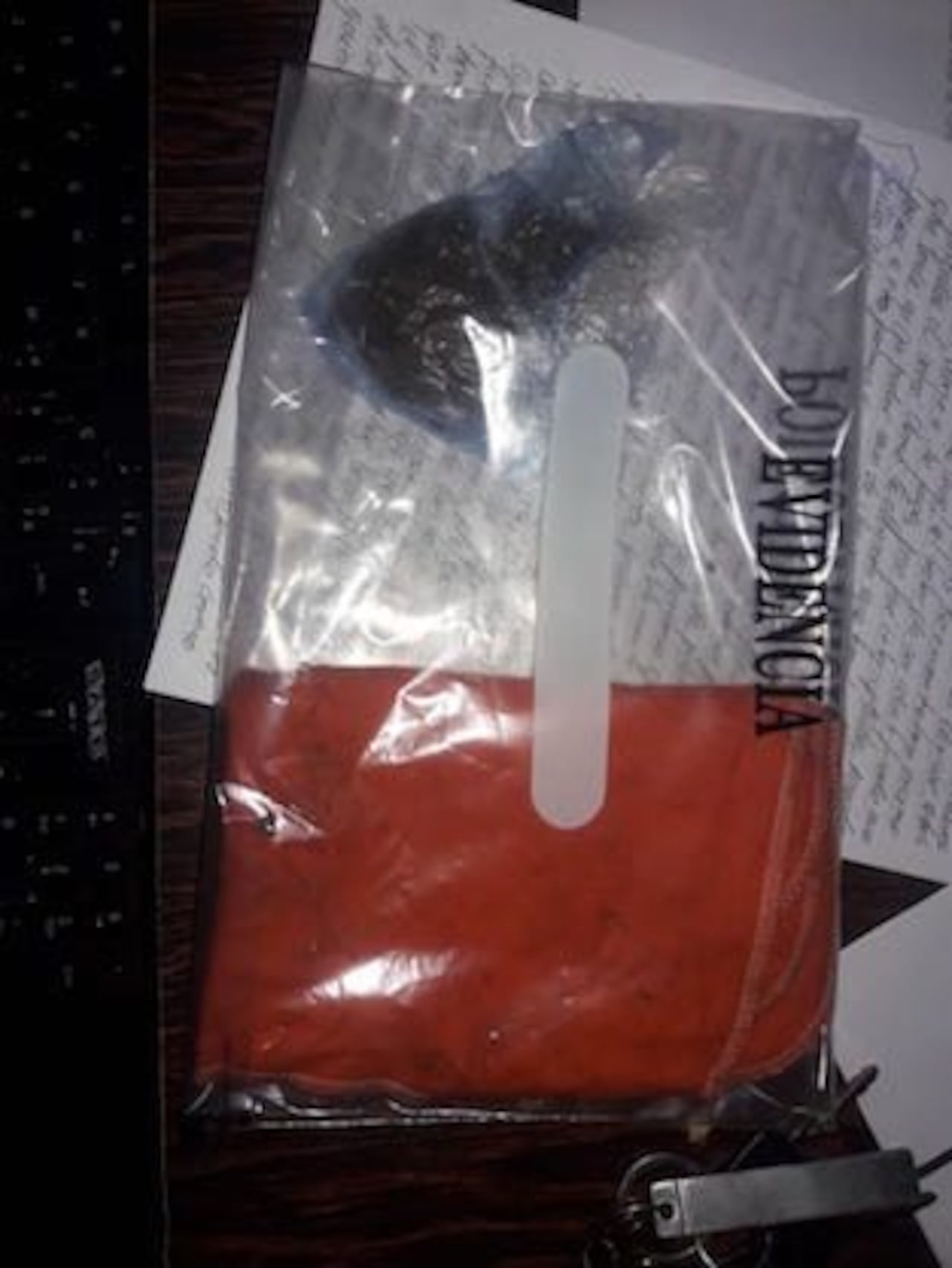 DROGA. El análisis dio positivo como marihuana. Pesó en total 16,75 gramos.