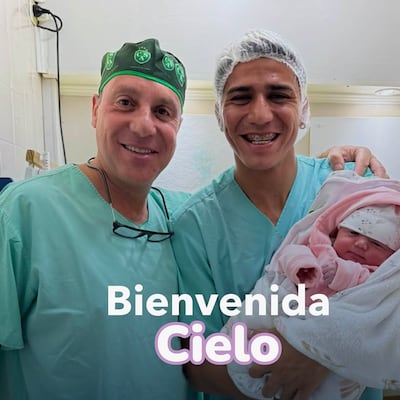 Llegó Cielito, la hija del pelotero Junior Marabel