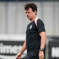 Fernando Diniz dejó de ser DT del Corinthians