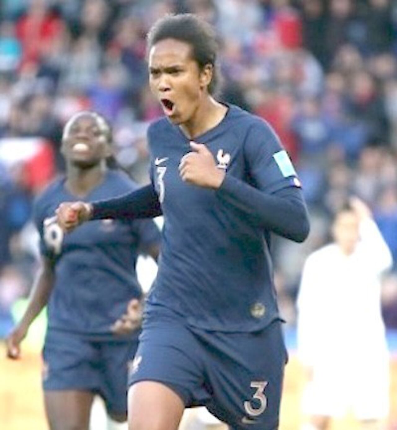 La altota Renard fue la figura de las francesas, con dos goles en el chute que abrió la Copa del Mundo.