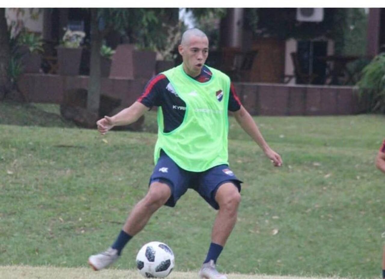 El look de Carlitos en sus inicios en la Primera.