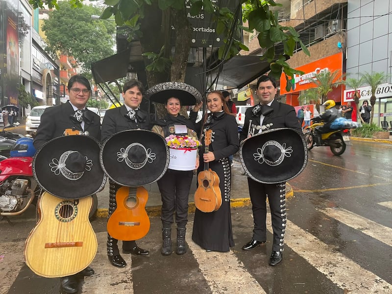 PMT recibió mariachis por su cumple cuando estaba dirigiendo el tránsito