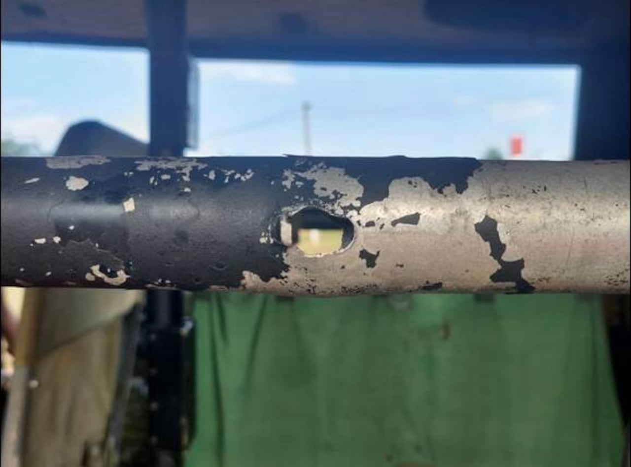 Parte del helicóptero que fue agarrado por la bala.
