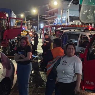 Camión fuera de control mató a tres personas y dejó 16 heridos