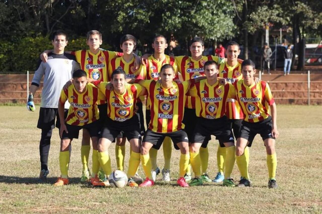 Equipo de Sport Colombia, con Bruno en su onceno.