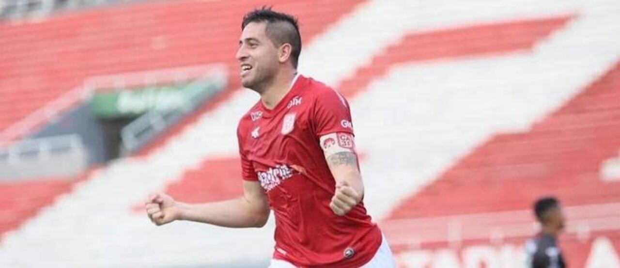 Digno, en lo que sabe, festejando un gol para el “3”.