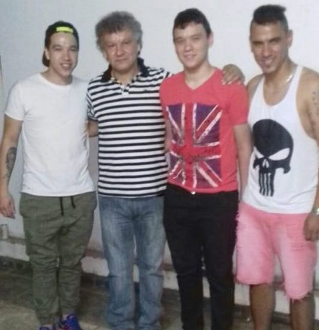 Franco junto con sus hijos Julio César, Brian y Mateo.