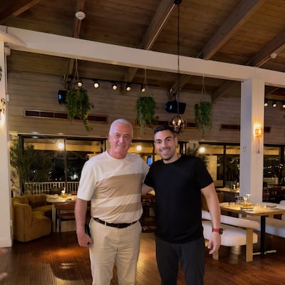 El Profe Alfaro visitó restaurante de paraguayo en Miami