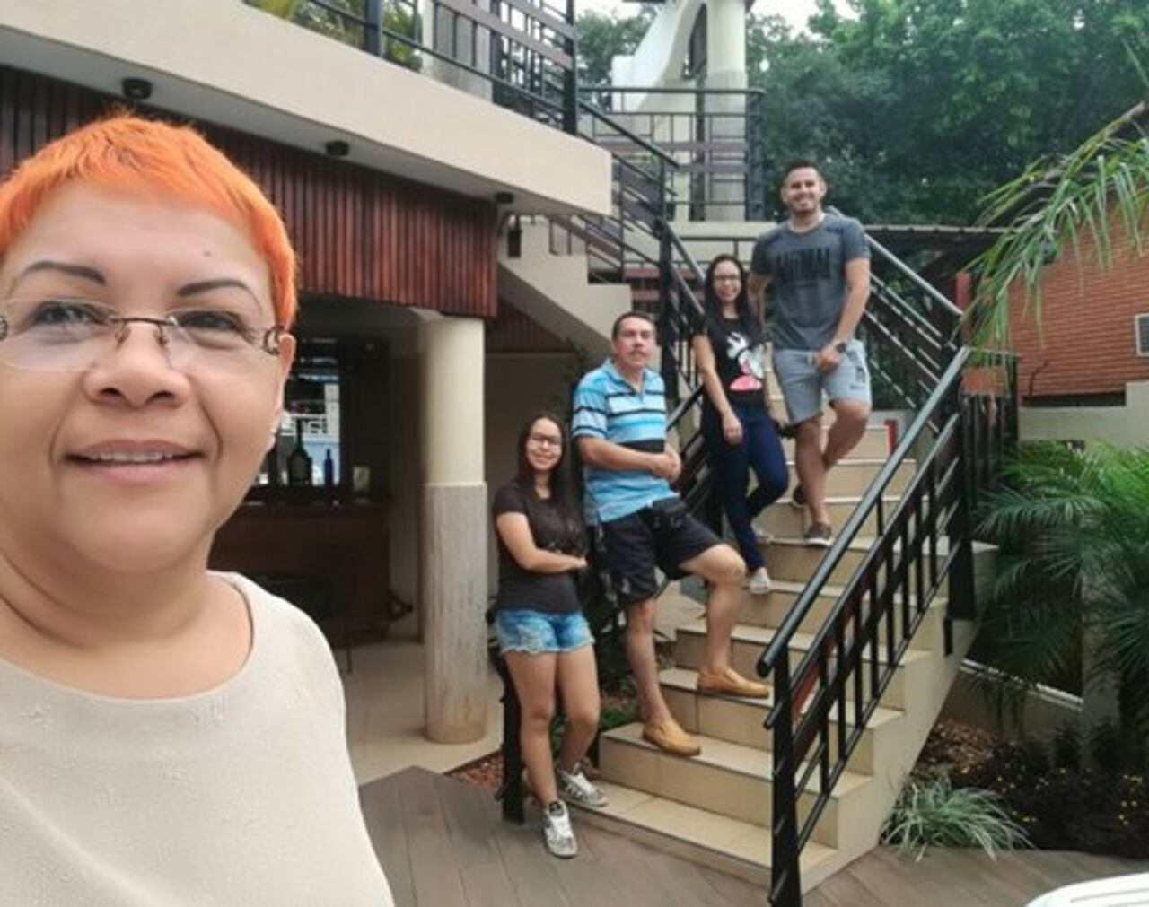 Siempre cambia de colores y su familia la apoya.