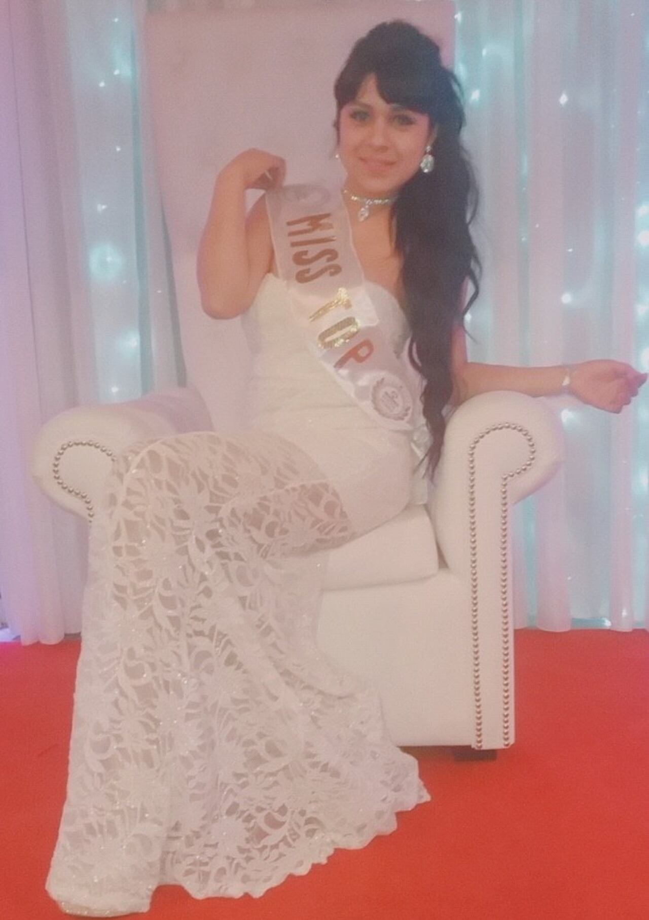 La pechochidad fue coronada hace poco Miss Top ashá.