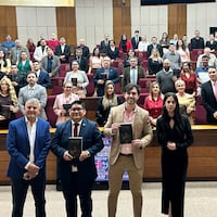 Lanzan el libro “La ilusión del poder”, para el rollo