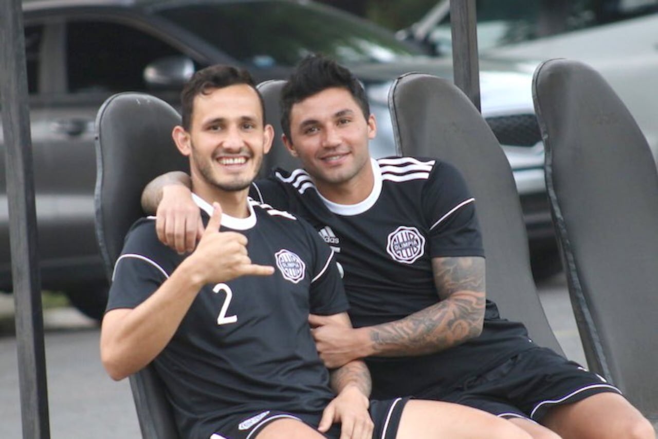 Candia y Viudez antes de una práctica. El primero será titular hoy en Olimpia (@elclubOlimpia).