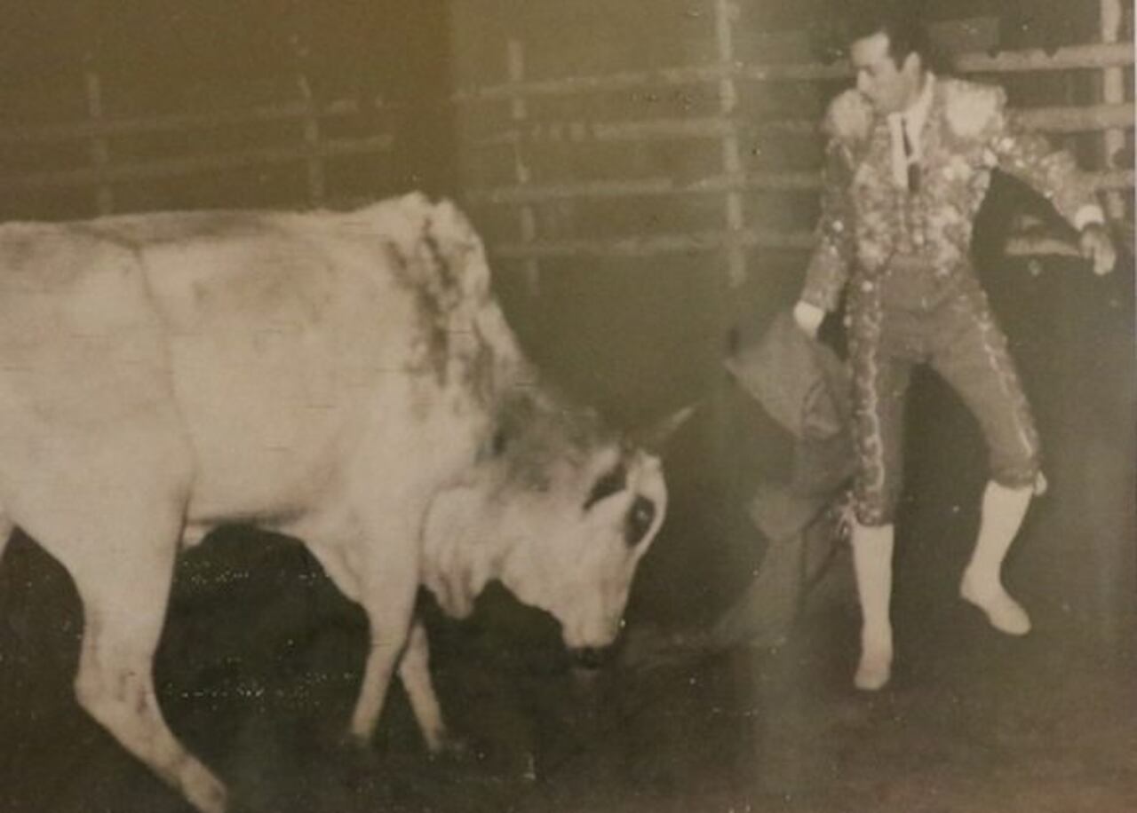 TRAJE DE LUCES. La gente acudía al torin para ver el famoso traje de luces.