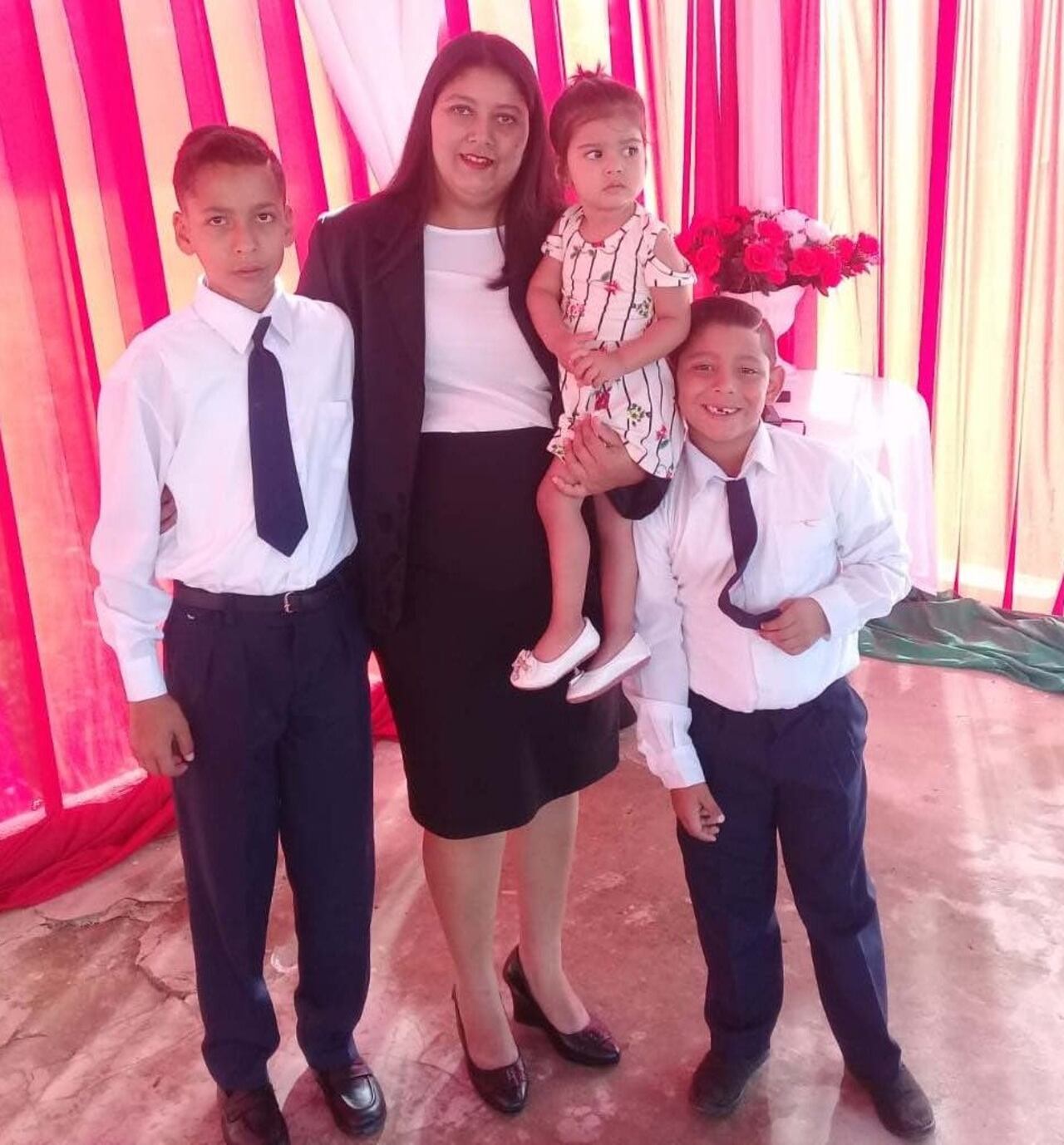 Estela es una de las muchas profes que se las ingenia para poder brindar educación a los niños.