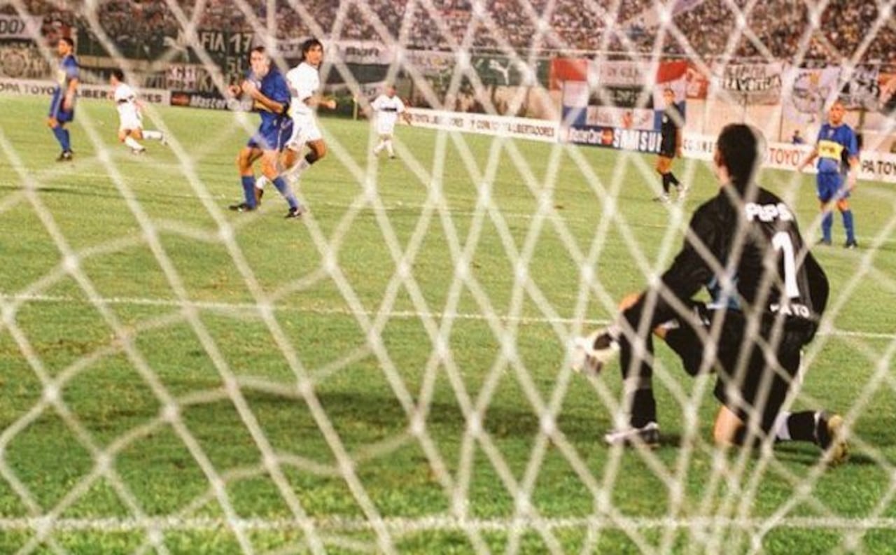 GOLAZO. El tanto que dejó fuera alos curepas. ¡Grande Néstor!