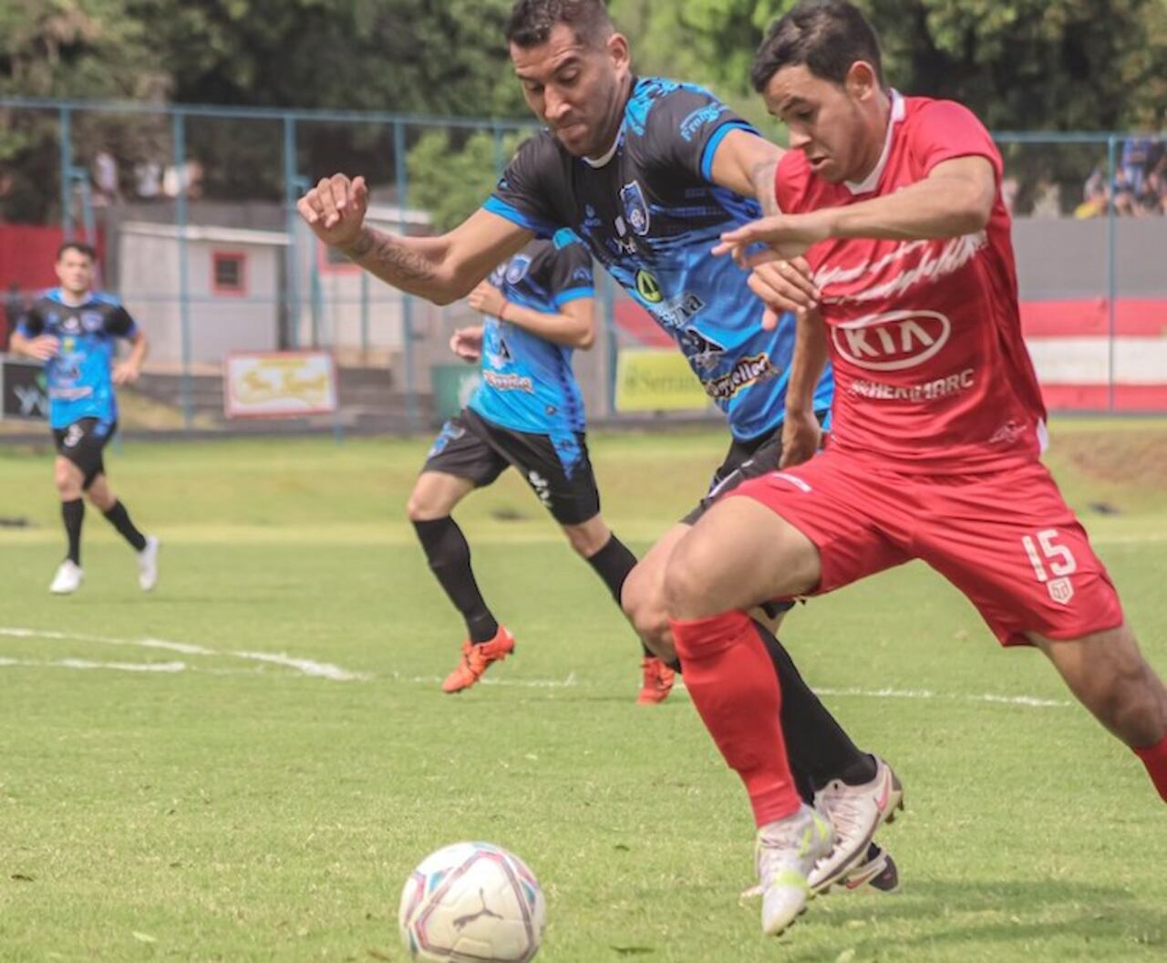 Atyrá FC y Fernando de la Mora empataron 2-2 en la ciudad más limpia del país.