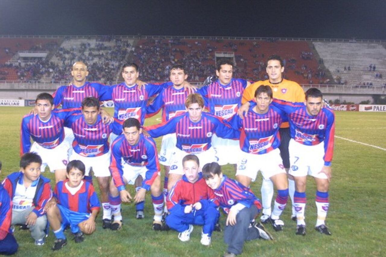 Equipo del Ciclón en el 2002.