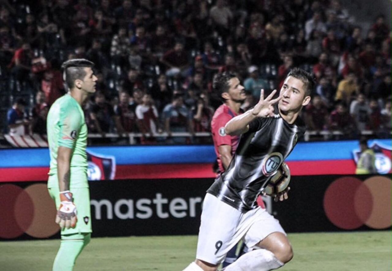 El recordado festejo de Paiva contra Cerro.