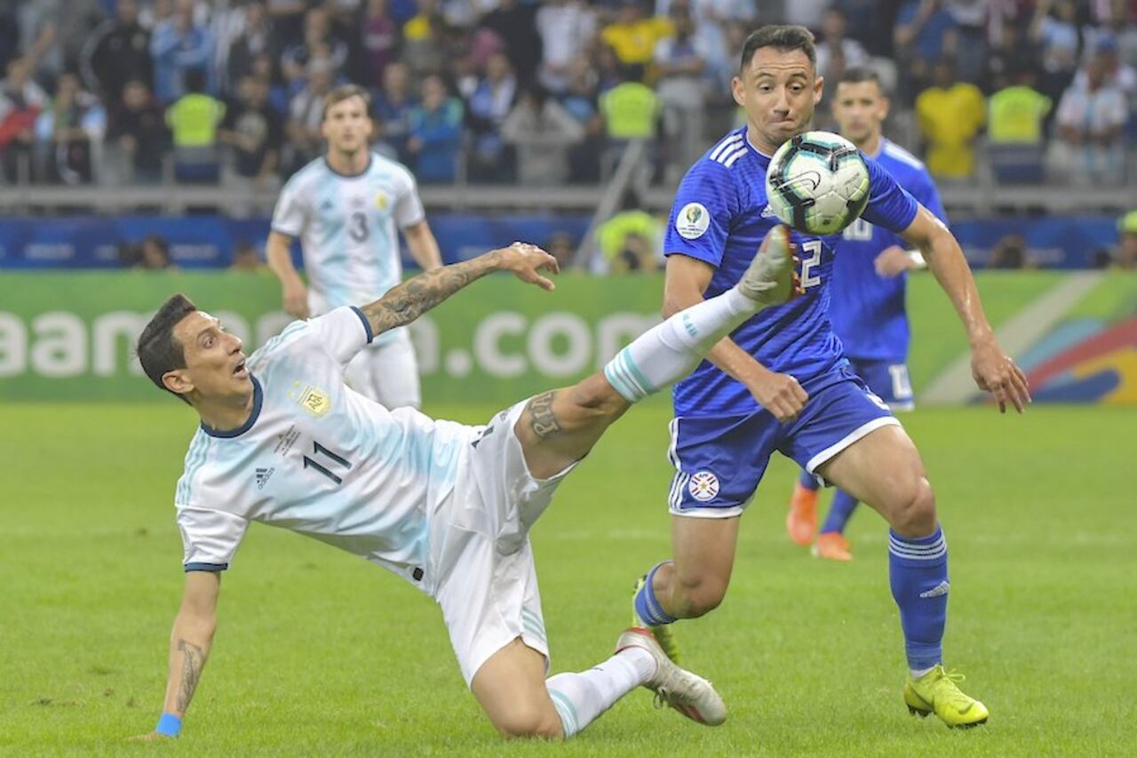 NADIE. Solo con infracciones los curepas podían contra los jugadores paraguayos.