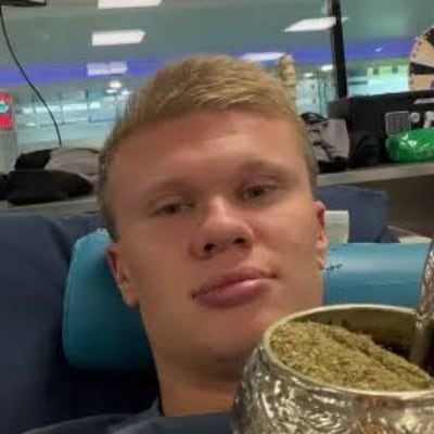 Los curepas hakupata por Haaland porque toma mate
