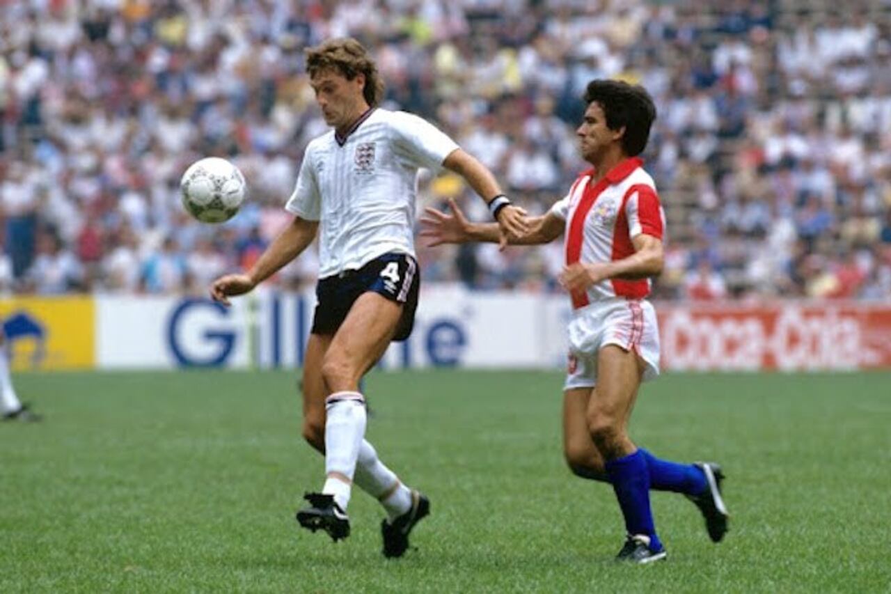 El “Fino” Cañete contra Inglaterra, en pleno Mundial de México 1986.