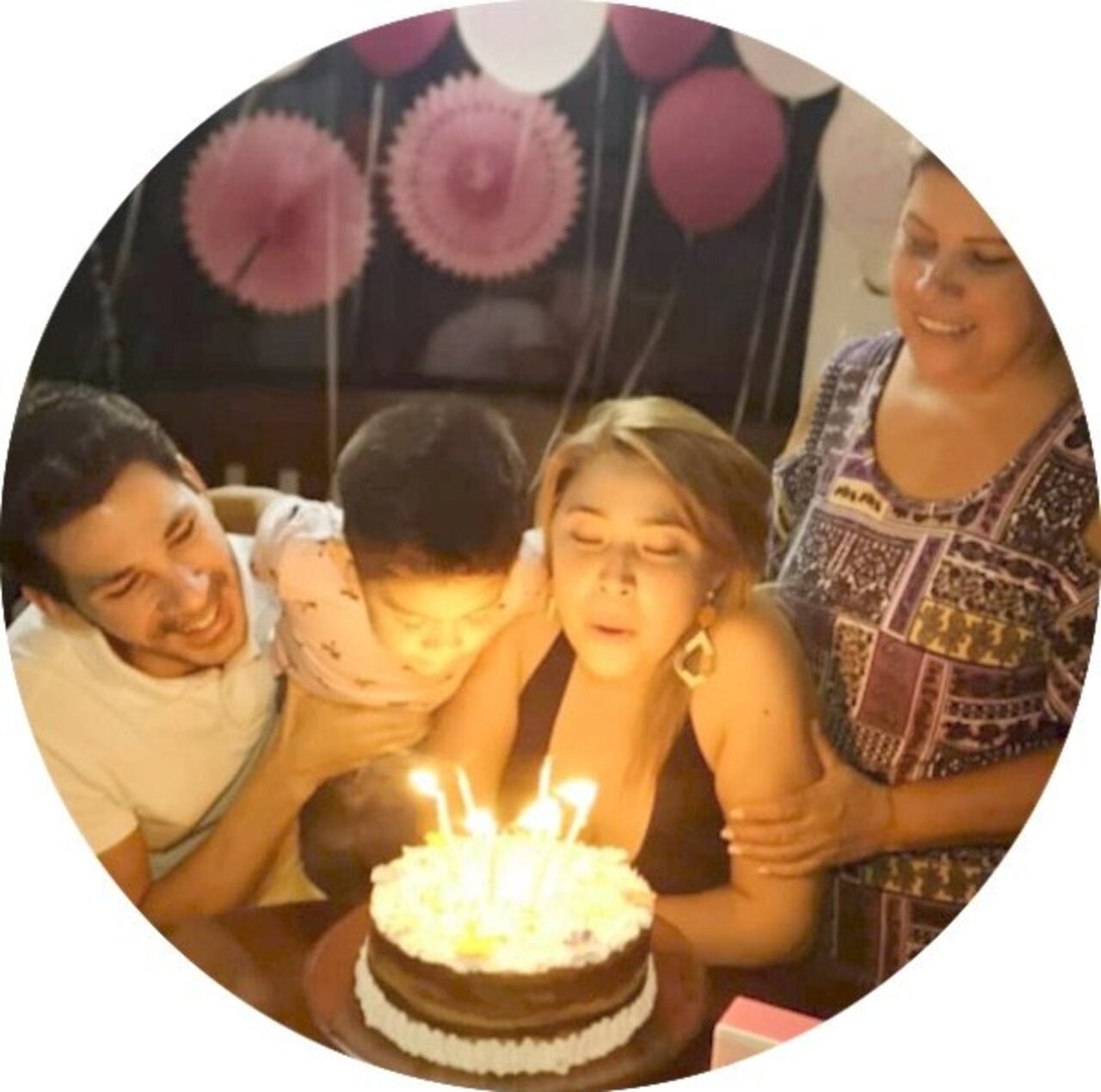Amalia Cutillo cumplió 35 primaveras con un festejo familiar.