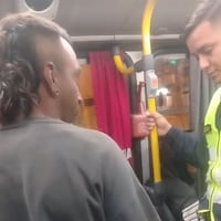 Lo obligaron a bajar del micro por llevar un perro ¡Ahh, pero borrachos y carteristas sí pueden subir!
