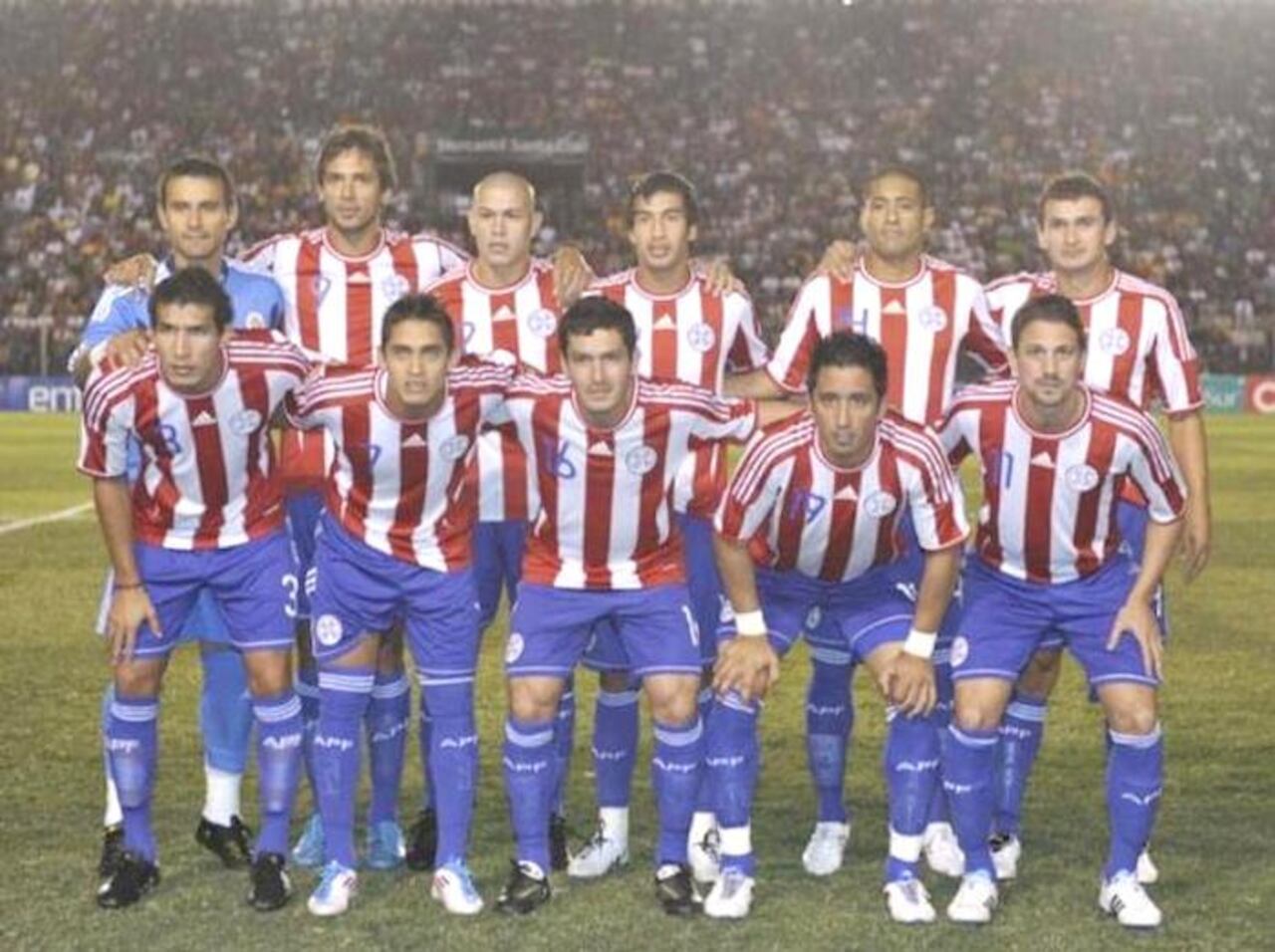 Con la selección paraguaya disputó también varios partidos importantes.