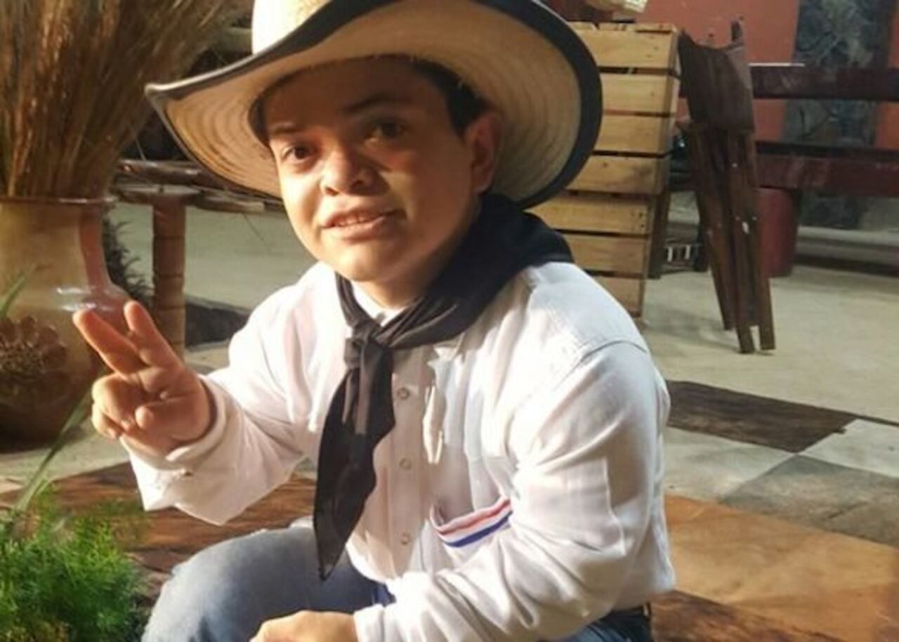 El petiso amante de las “yiyis grandes”, cuenta que desde mitã’i subió a los caballos.