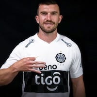 “Coto” he’i que Tim oñe´ëta inglés con sus compañeros de Olimpia