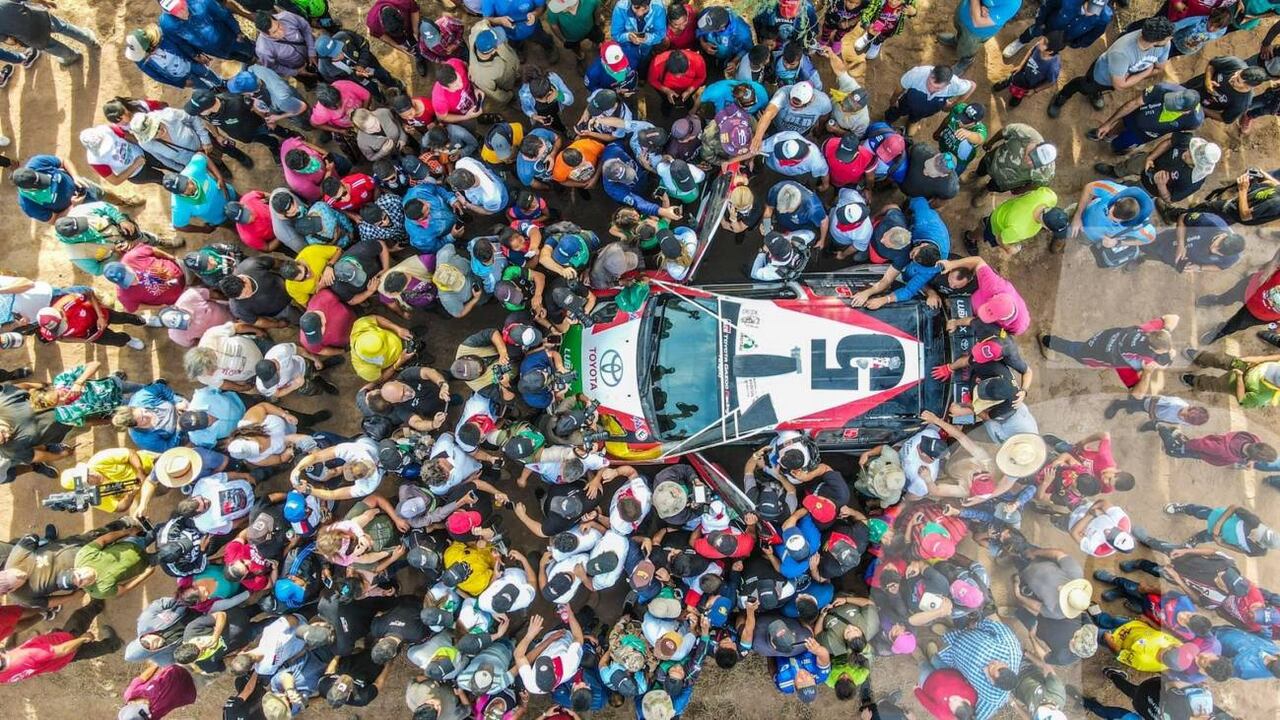 Gran imagen tomada por Carlos Juri del Grupo Nación Media al momento en que los ganadores llegaban a la meta.