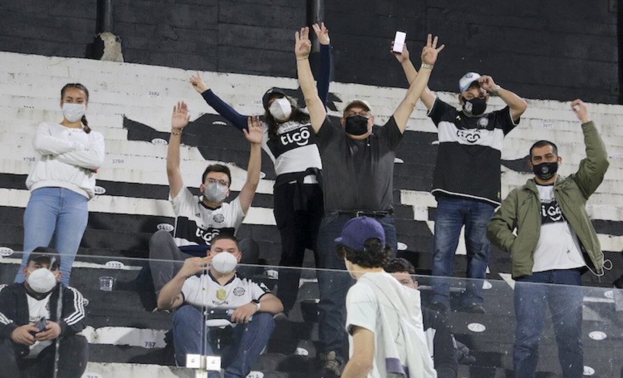 El público del Decano alentó desde antes del inicio del partido, pero el equipo de Sergio Orteman tuvo una pésima noche.