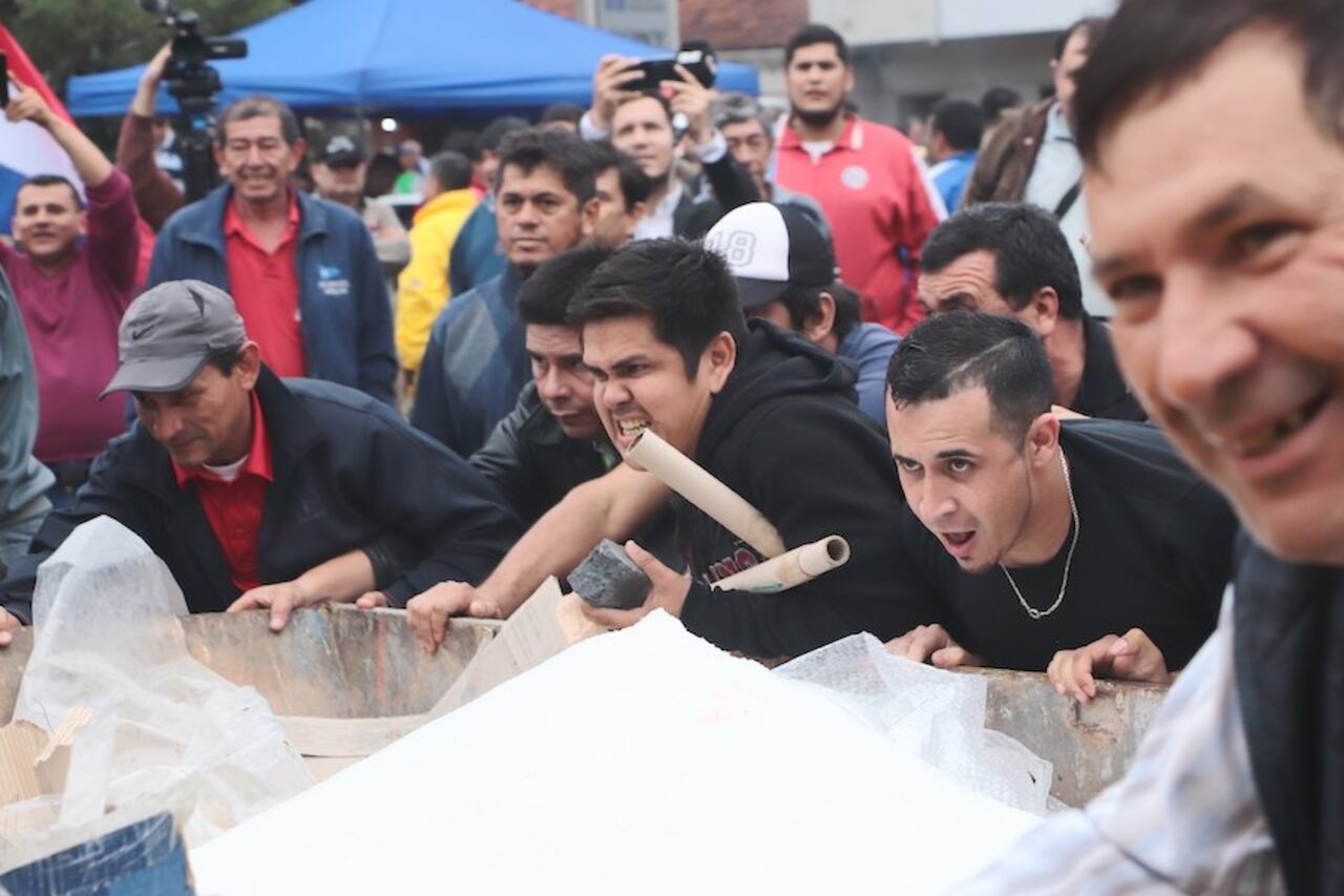 Trataban de cerrar la avenida Mcal. López.