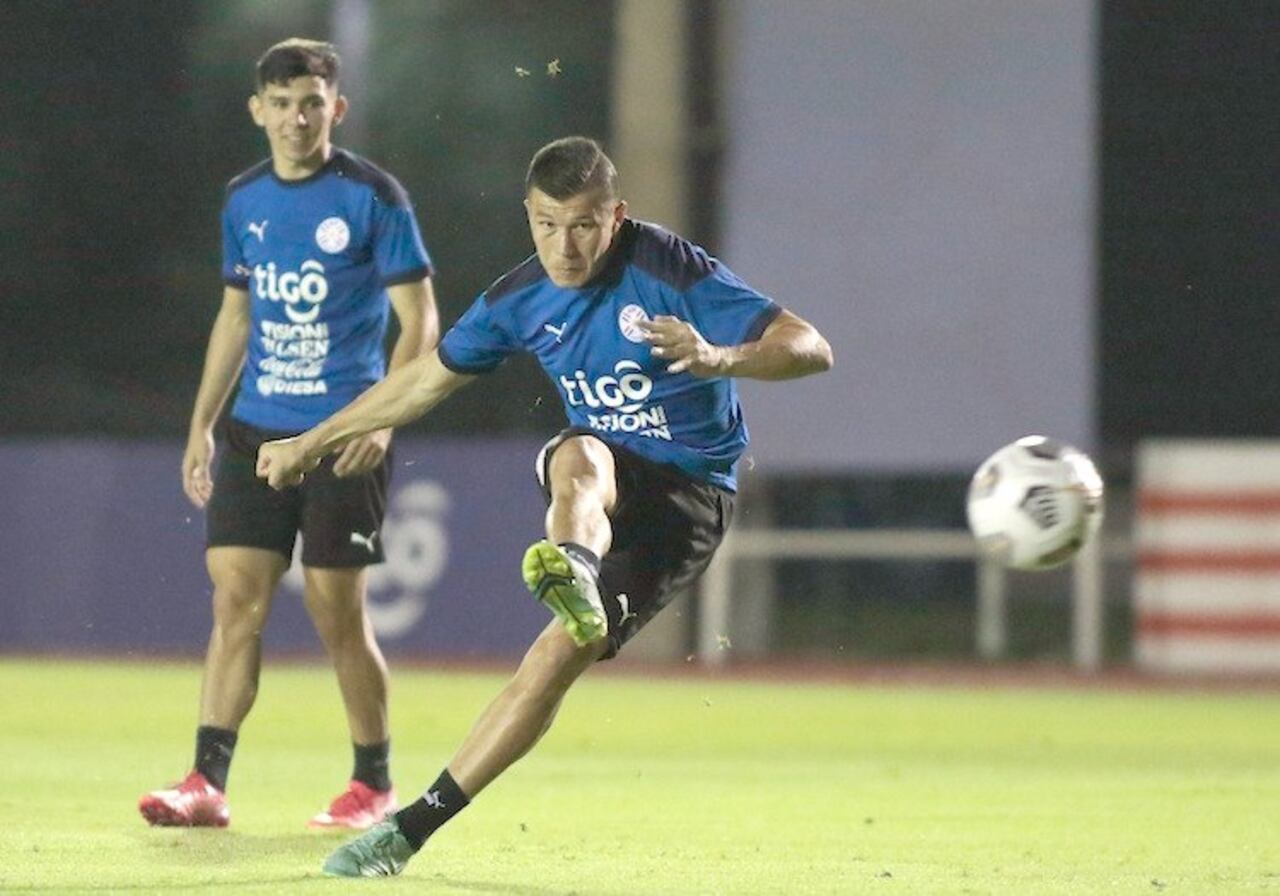 Braian Samudio se acopló ayer a los trabajos de la Albirroja.