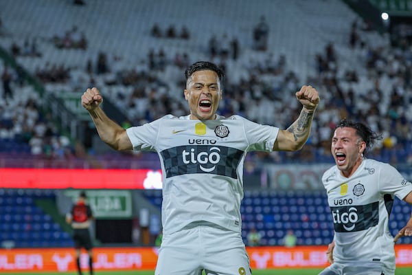 Olimpia revive y festeja ante su “sombra negra”