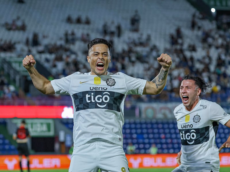 Olimpia revive y festeja ante su “sombra negra”