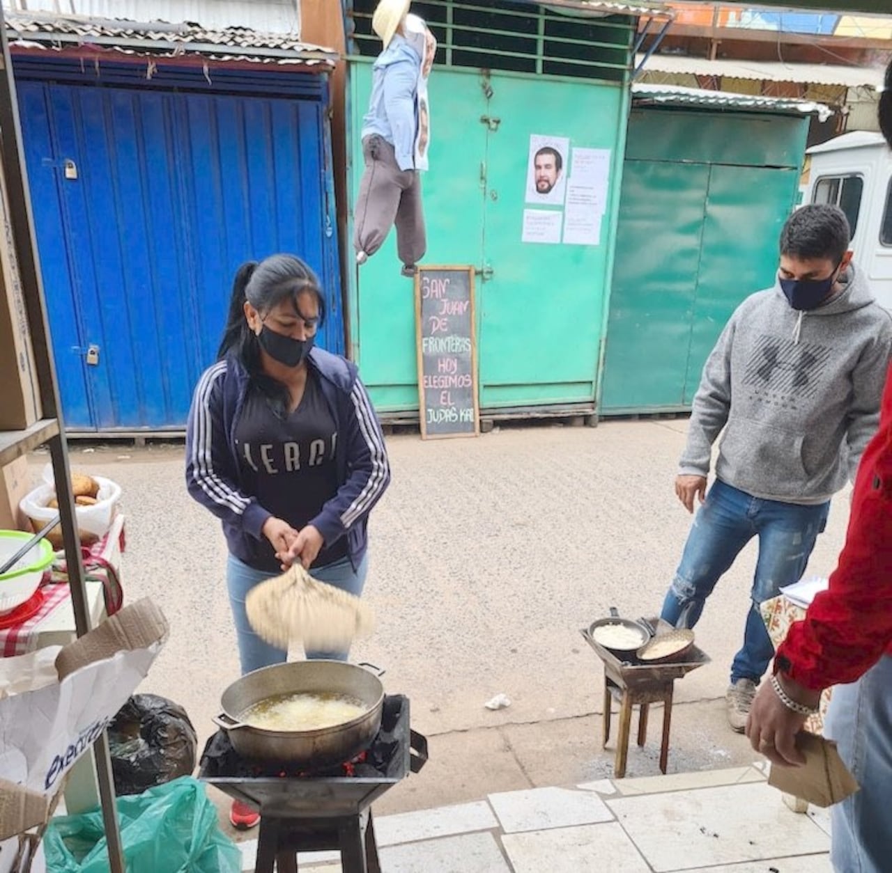 Comerciantes de la frontera hicieron su San Juan y eligieron al Presi como el Judas Kái.
