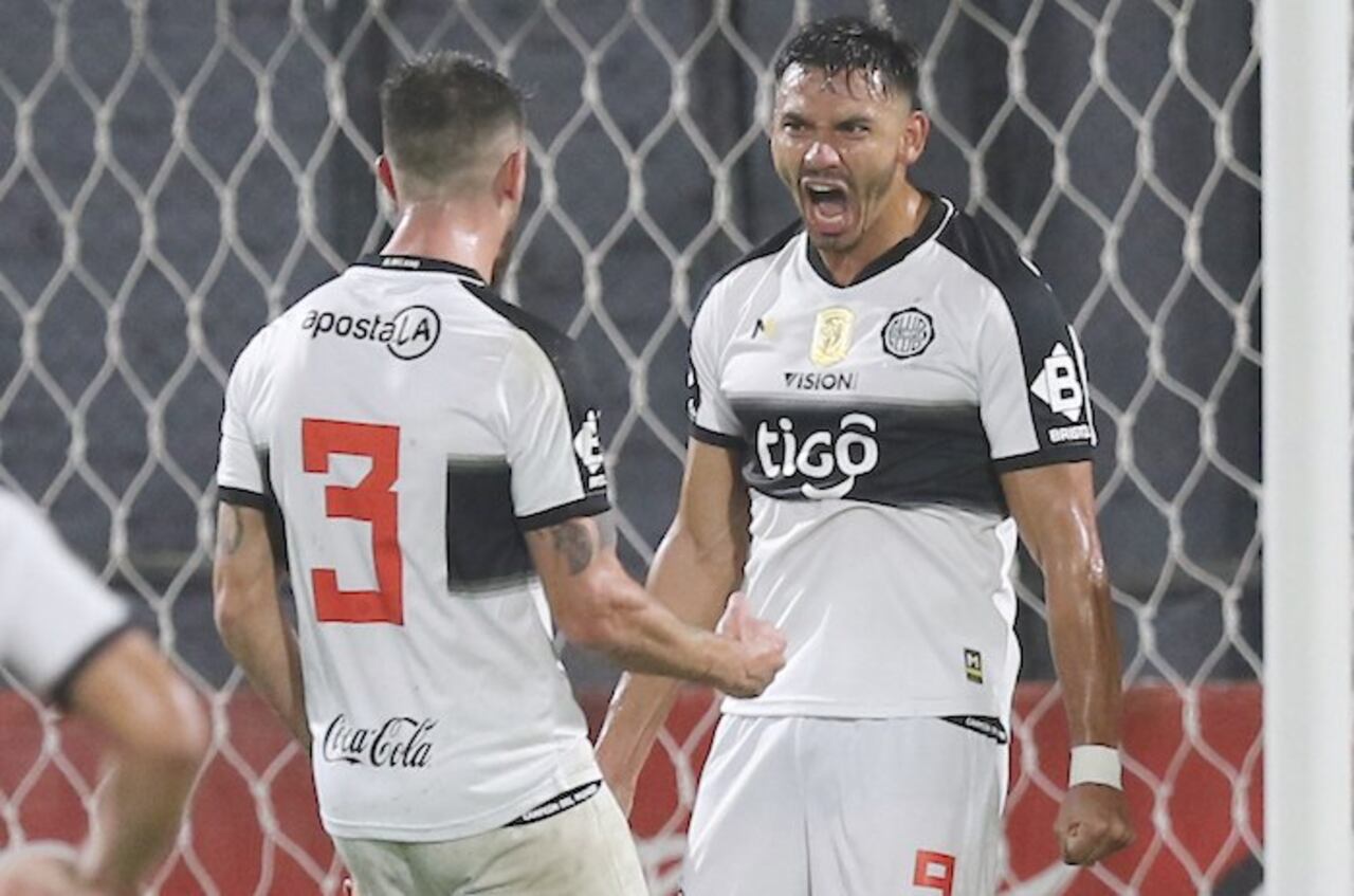 Walter González podría ser considerado ante el cuadro bolí. Silva, de espaldas, será el gran ausente