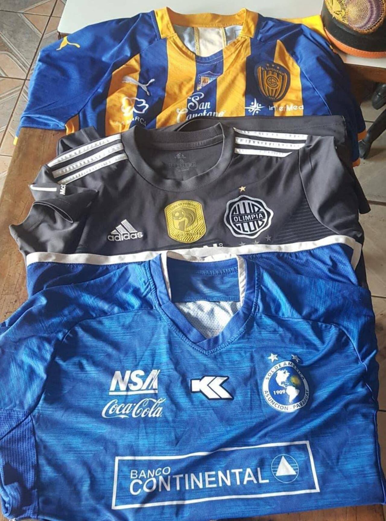 Tres de las 50 camisetas robadas fueron recuperadas hasta el momento. PORTAL DE CDE