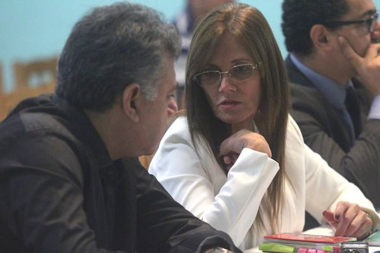 ABOGADA. Casuso, junto a su cliente Jarvis Chimenes.