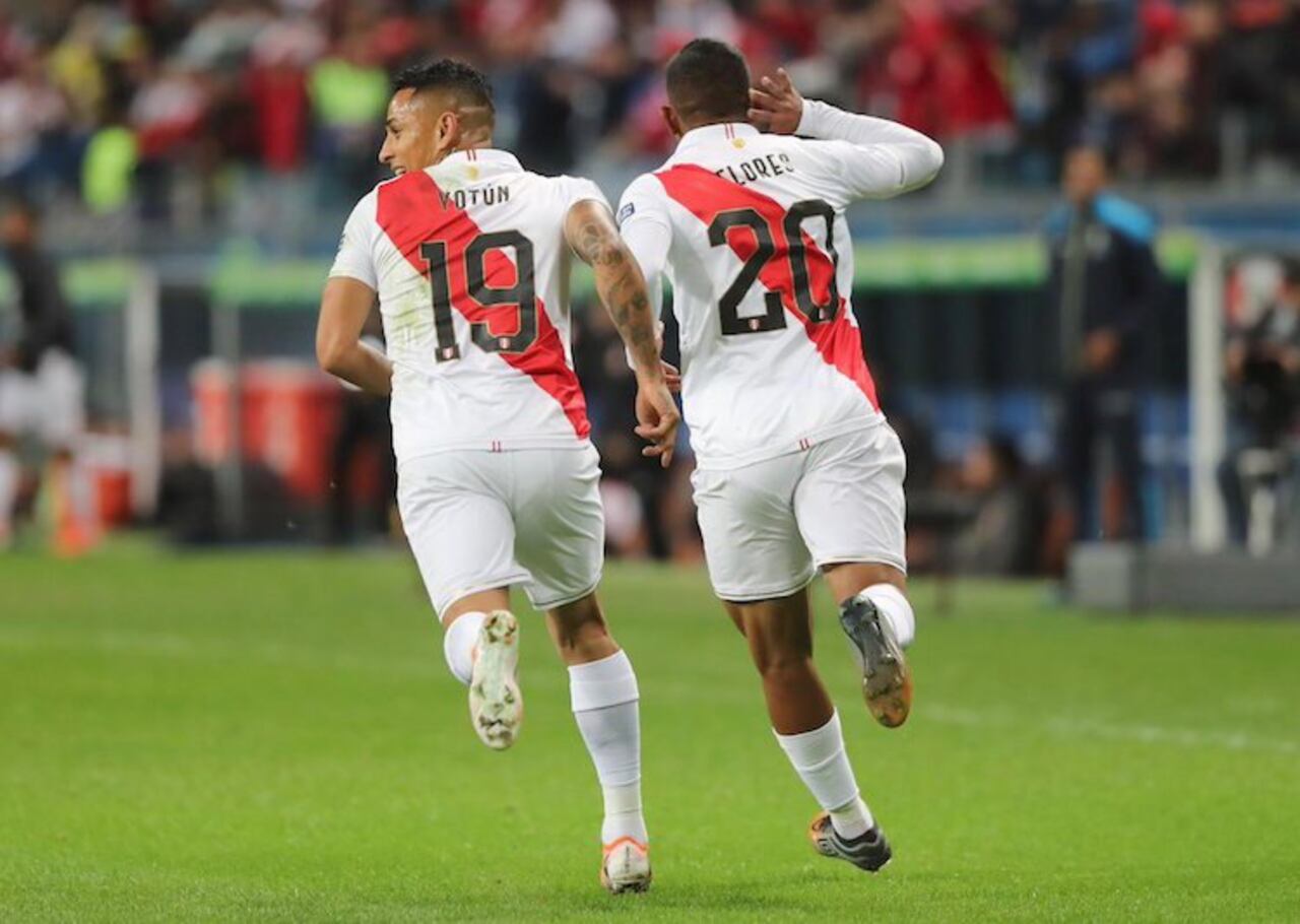 Así festejaron los peruanos Yotún y Flores el primer gol del equipo que dirige Ricardo Gareca.