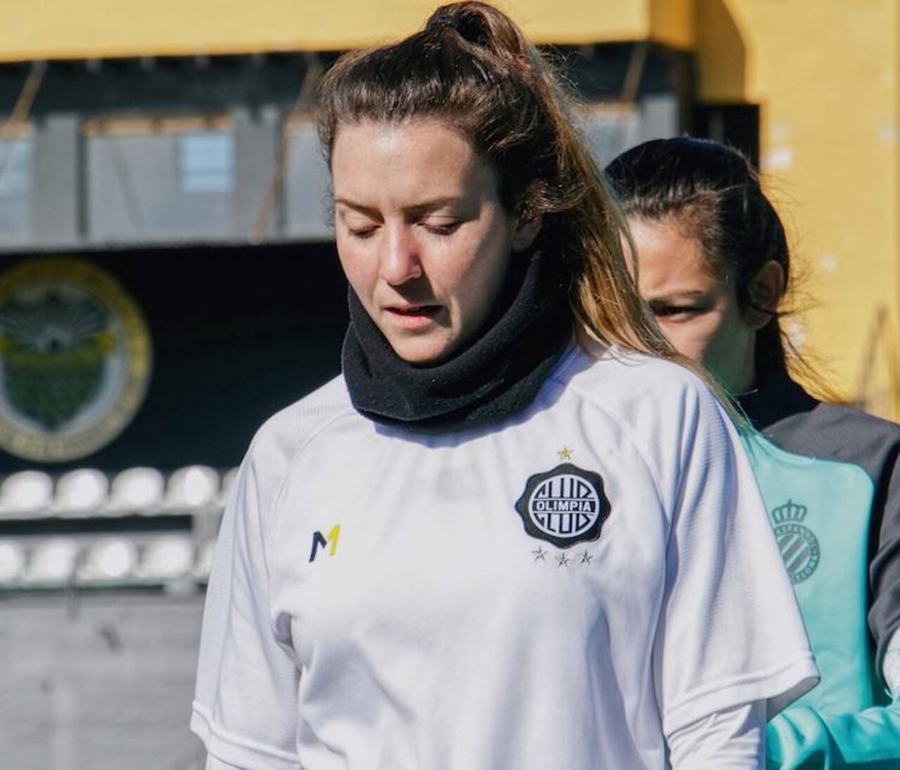 “Paci” es licenciada en Marketing y combina su trabajo con el fútbol.