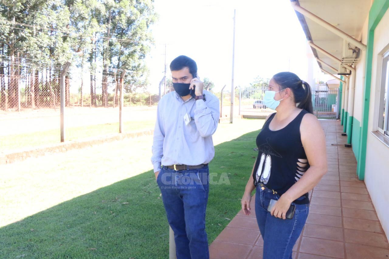 Cristian compartió unos momentos con Ana para demostrar su apoyo a la familia. FOTO: Gustavo Galeano