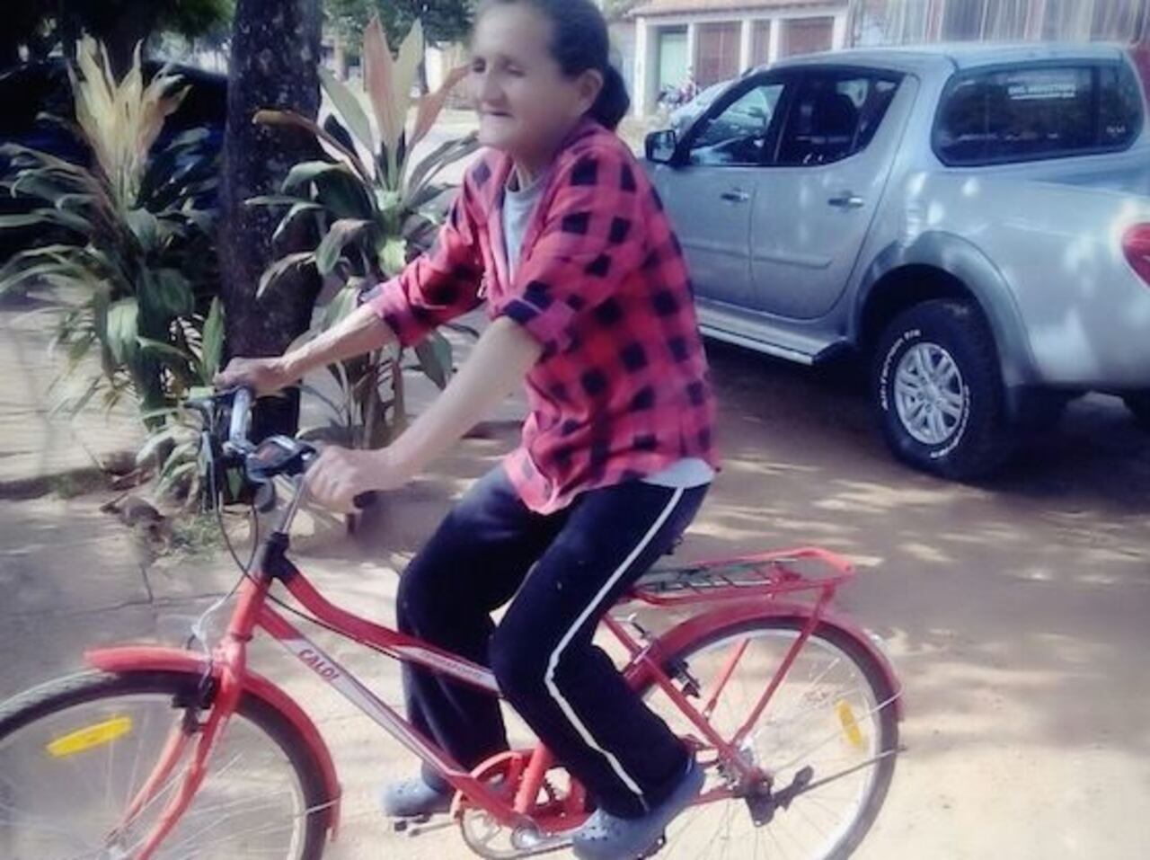 SU AMIGA. La abu considera a su bicicleta como su amiga fiel.