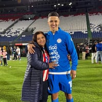 La mami de Arce he’íma “rezo y le pido a Dios que haga un gol”