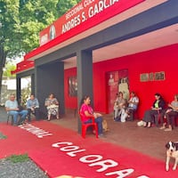 Correligionarios de cuatro patas 🐾: Mirána los peluditos que fueron a la seccional para su control